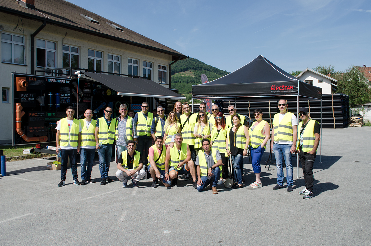 来自以色列的合作伙伴来微朗公司考察